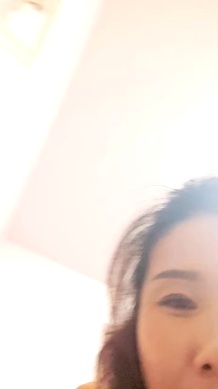 [直播] 人气最高的小少妇 有点儿东西 【紫涵姐姐】 甜美御姐 到餐厅勾搭 巨奶诱惑 跟路人开房啪啪  19