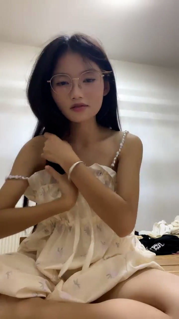 [直播] 超级清纯   小清新 【瑶瑶瑶】校花系学妹 寂寞的暑假生活 青春气息扑面而来 眼镜妹反差婊  3