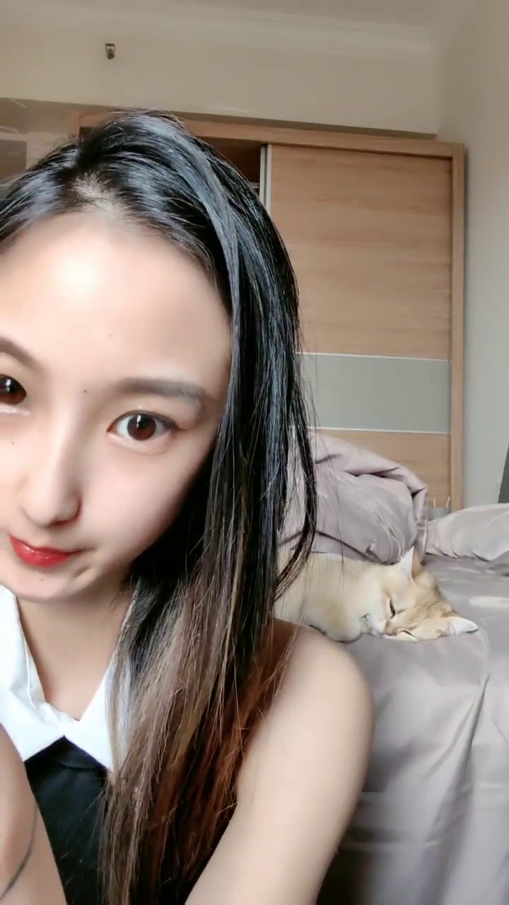 [直播] 倾国倾城 【一只小胖猪】 21岁少女被干 蜜桃臀 身材一级棒 被后入干得嗷嗷叫 内射口爆  4