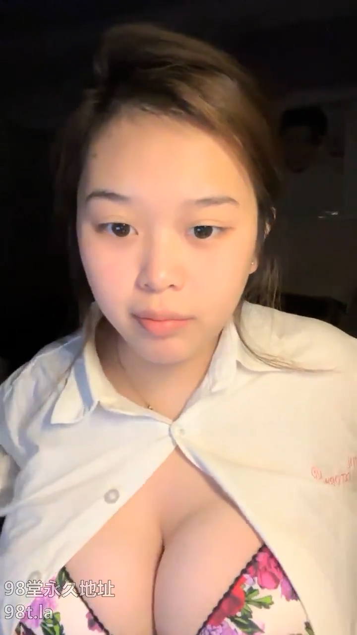 [直播] 奶控福利 全网最大奶子来了   【甜甜甜甜圈】 就问各位大哥 这奶子大不大 震撼 惊人