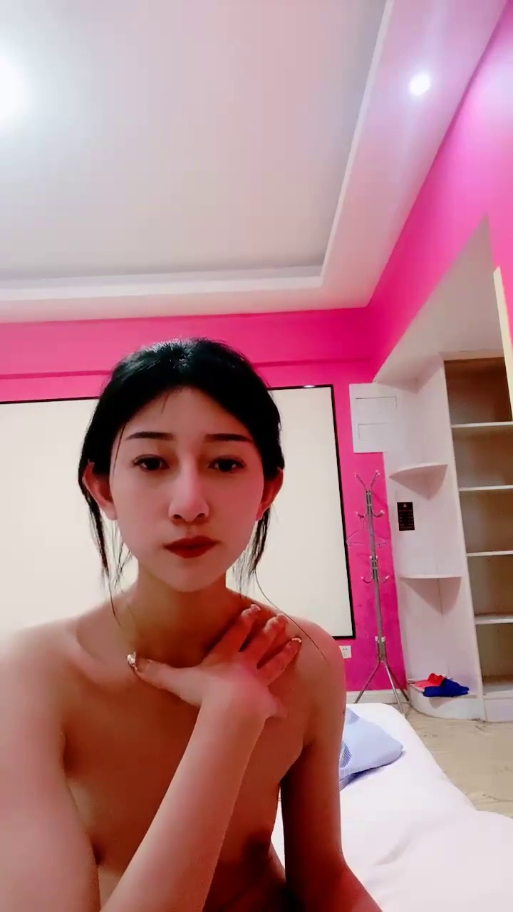 [直播] 平胸界的天花板 【00小馒头】 明星脸   神似女星江疏影   特写掰逼 抠穴自慰 湿润的蝴蝶逼