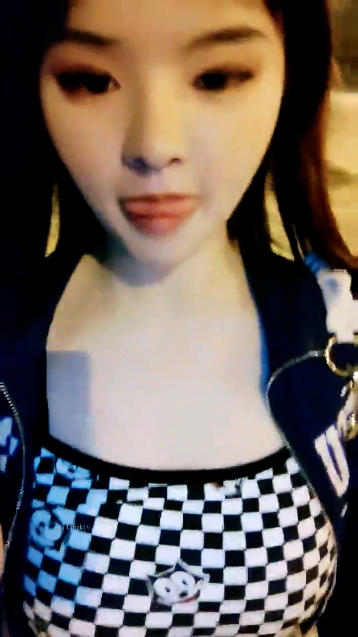 [直播] 川妹子真牛逼  半夜出动 到野外裸奔 【0后大胸妹子】 真实勾搭老实人车震 玩得就是与众不同  3