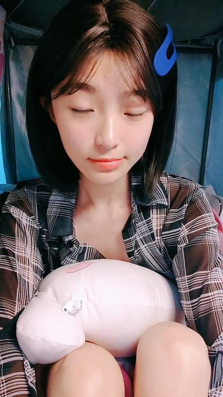 [直播] 纯正的学生妹 【我就是芝麻酱】 校园宿舍偷偷脱光 蜜桃臀 太嫩了太嫩了   大鸡吧插  5