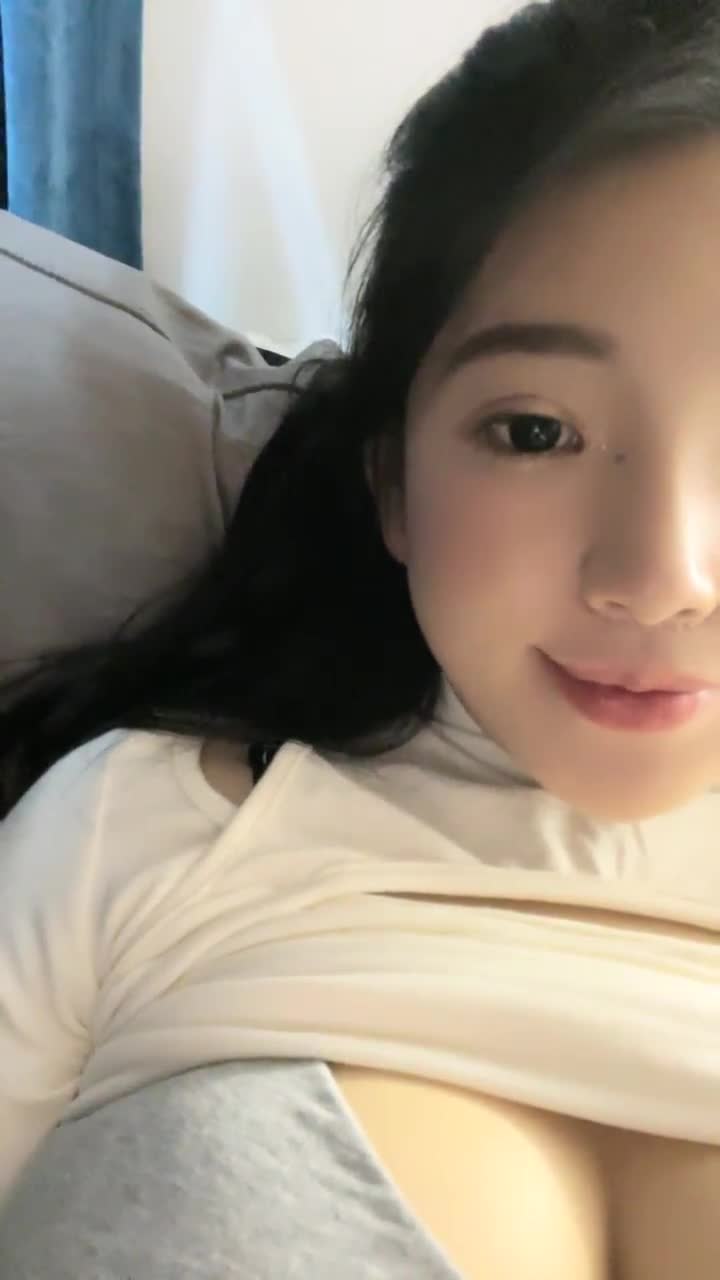 [直播] 最新 南京上学 真实校园宿舍 【大二学妹】 胸围34D 馒头粉逼 可以空降线下约 舍友在旁边 极品极品  7