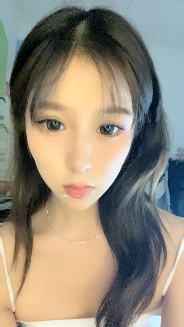 [直播] 农村大学生暑假生活 【音音不哭】 清纯嫩妹 户外冲澡 地里新摘的黄瓜 狂抽插高潮  6