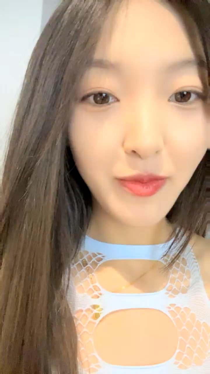 [直播] 大二校花女神 【清纯学妹啦】 下午场的电影 没有别人包场了 逼里塞跳蛋 喜欢这种刺激的感觉  3