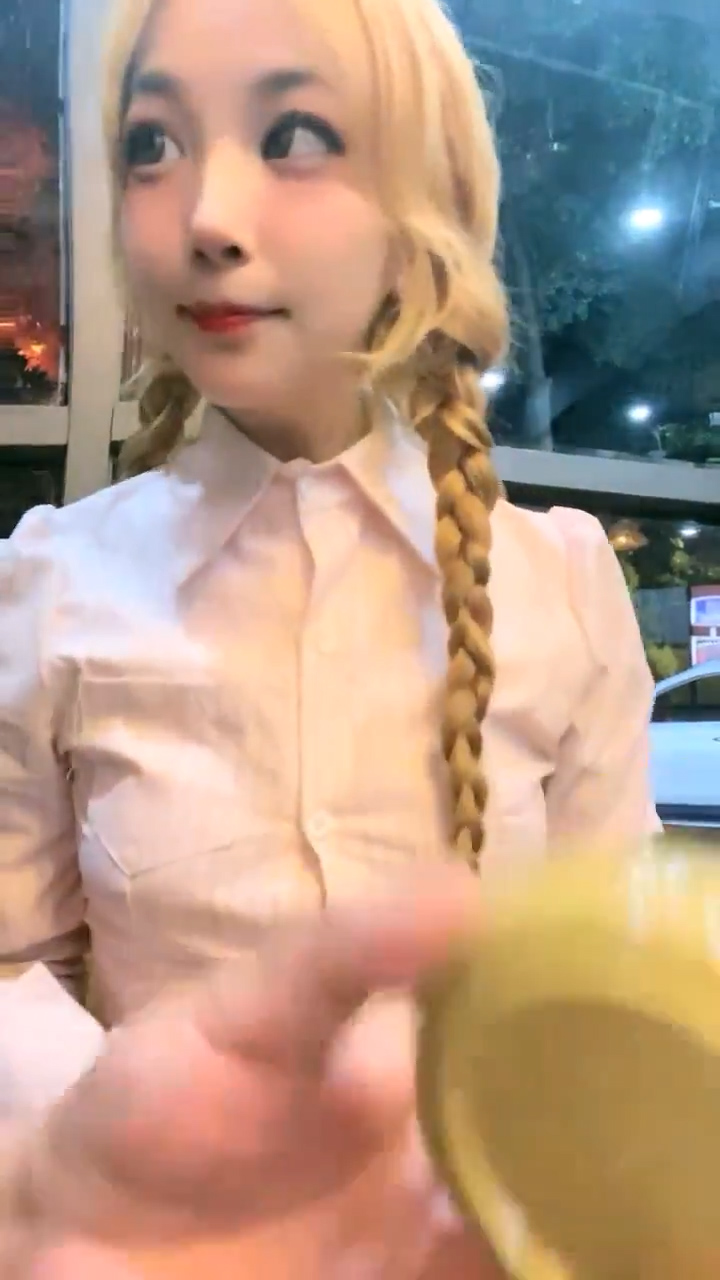 [直播] 和几个舔狗线下见面 火锅店内开干 【乔宝快喷啊】 厕所大炮 酒吧和户外自慰喷水 真是胆大包天 牛逼牛逼