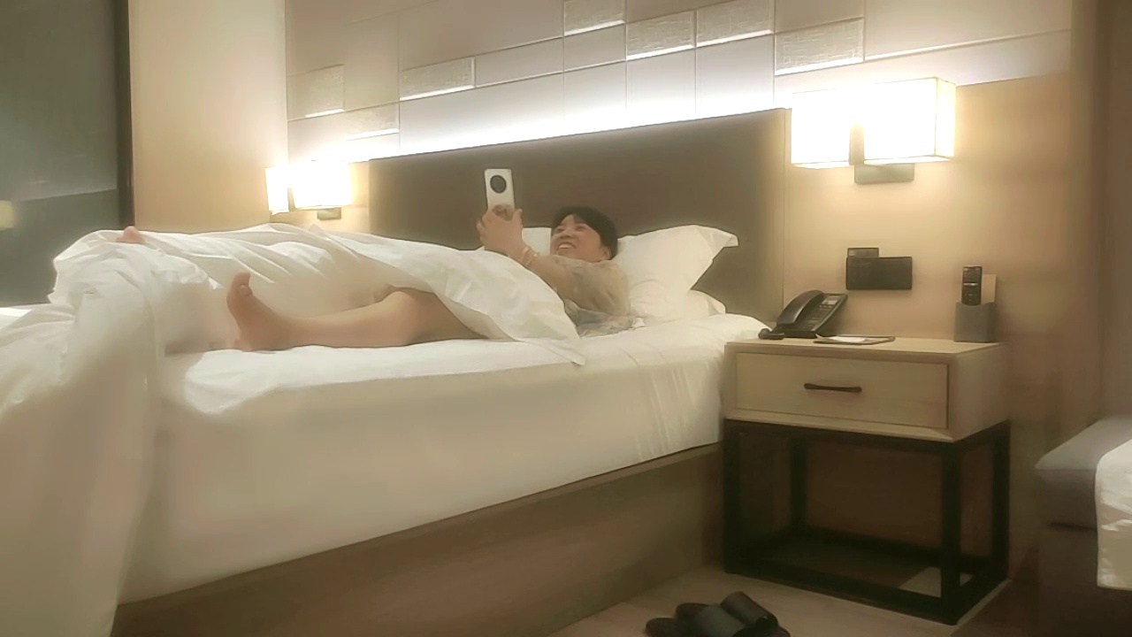 [直播] 推荐【良家故事】23.05.03 偷拍 网恋 中年良家妇女收割机   2天1女 人妻出轨 酒店内放纵自己的欲望  11