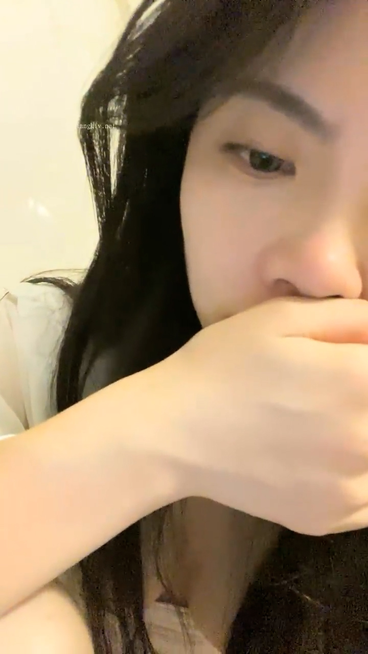 [直播] 电商不景气 美女店主也兼职 新人 【宝宝鱼】 发快递的间隙给兄弟们看看逼 真实素人 清新可人20岁  3