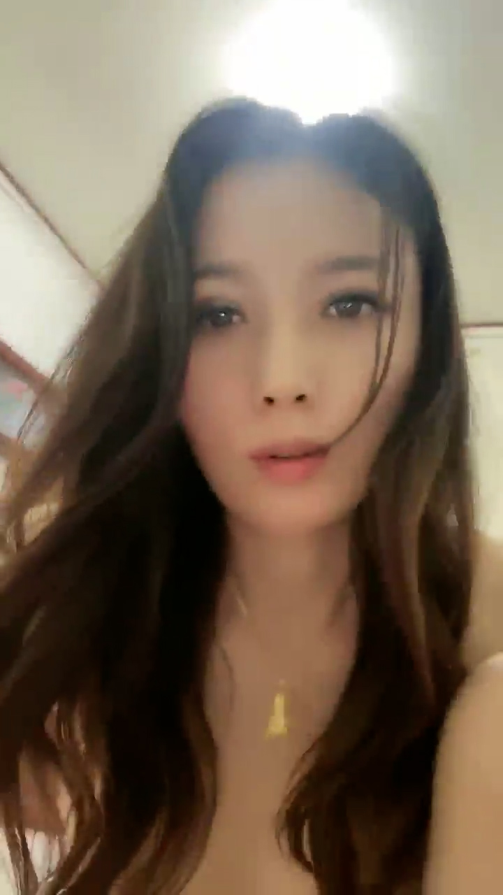 [直播] 农村小少妇 负债下海 【终于尼】 村花也寂寞 家里无人脱光各种展示 貌美如花 逼逼水多好饥渴的尤物  5