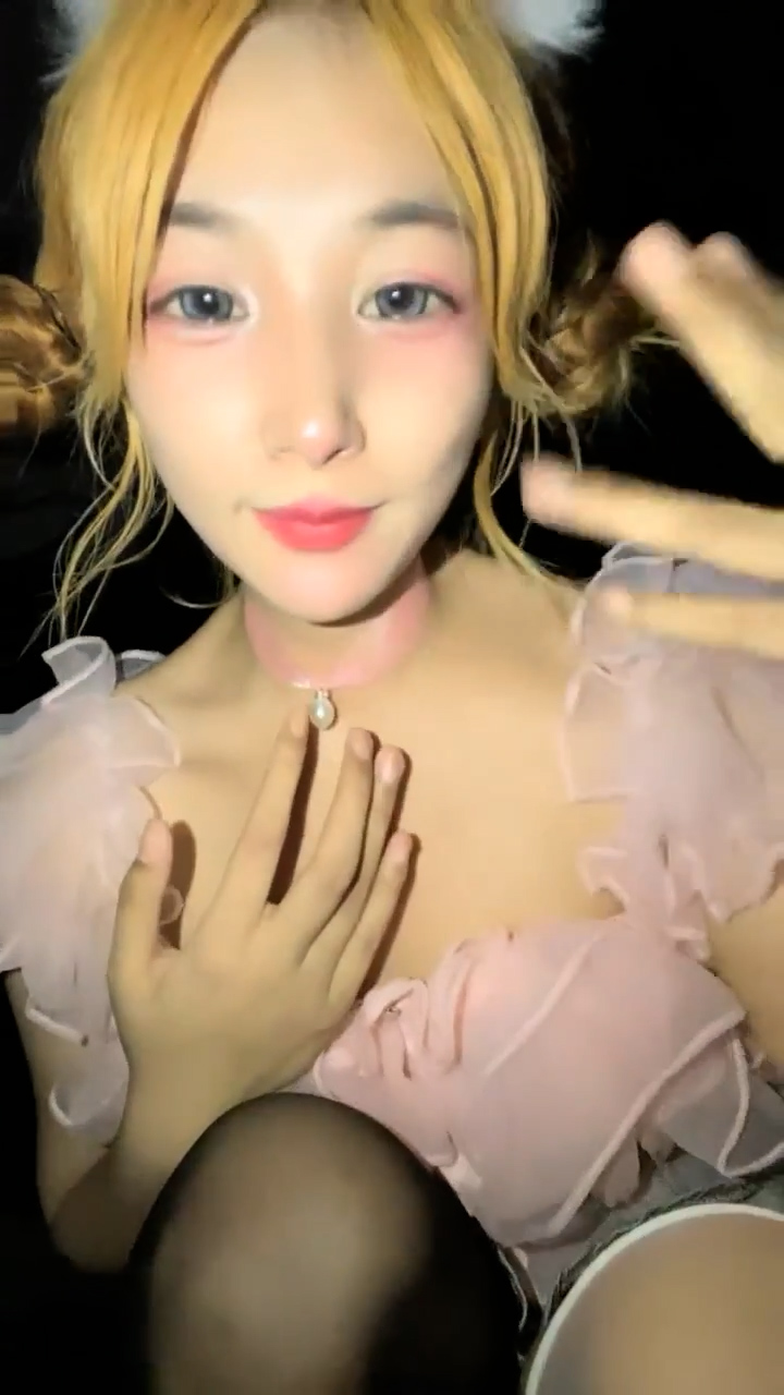 [直播] 和几个舔狗线下见面 火锅店内开干 【乔宝快喷啊】 厕所大炮 酒吧和户外自慰喷水 真是胆大包天 牛逼牛逼  6