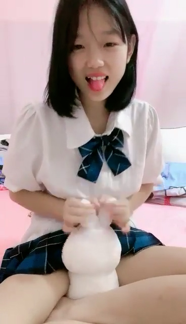 [直播] 超嫩萝莉学妹 跟男友在出租屋里做爱 【波霸小学生】 奶子超大贼Q弹 纯天然的难得一见  5