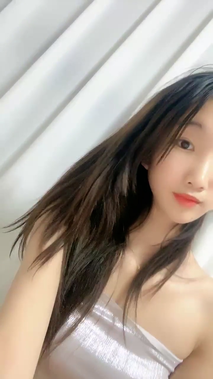 [直播] 八月最闪亮的新人 【兔熊】 刚从学校跑出来 首次露脸 赚学费 真漂亮清纯 这小屁股蛋子  4