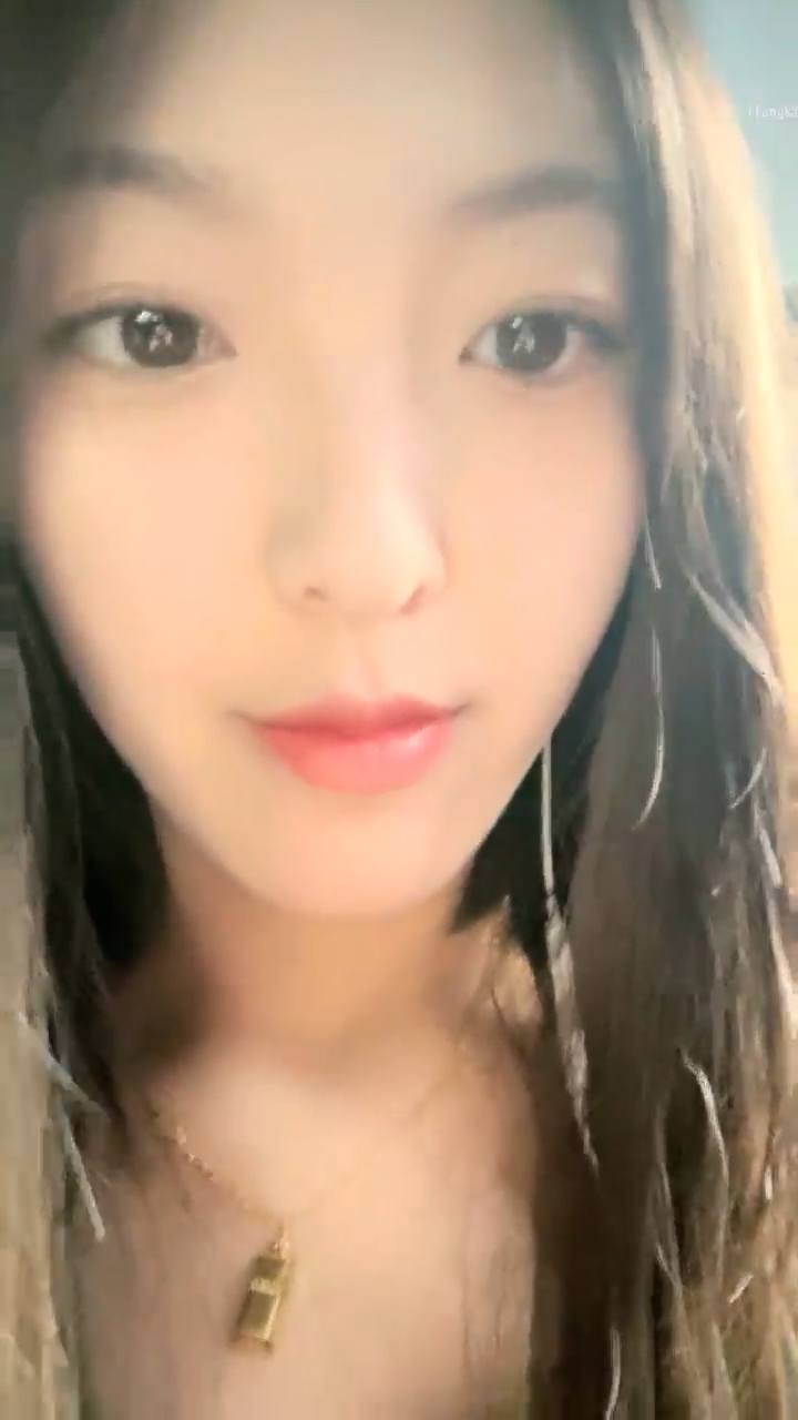 [直播] 大二校花女神 【清纯学妹啦】 下午场的电影 没有别人包场了 逼里塞跳蛋 喜欢这种刺激的感觉  2