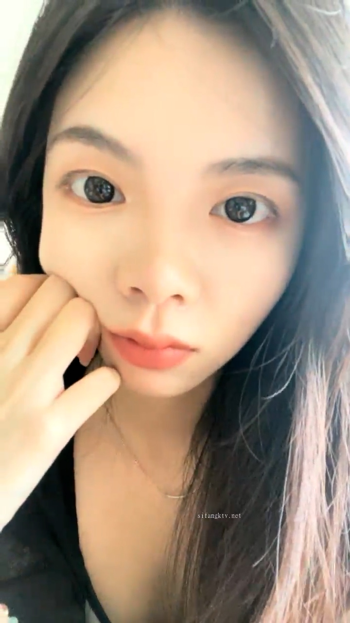 [直播] 电商不景气 美女店主也兼职 新人 【宝宝鱼】 发快递的间隙给兄弟们看看逼 真实素人 清新可人20岁  5