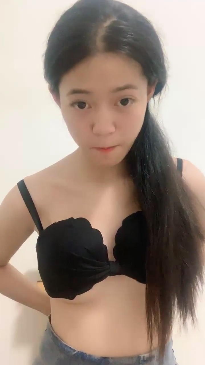 [直播] 哇   斯斯文文的学生妹 【学生妹喜欢喝豆浆】 清纯懵懂的眼神 完美坚挺圆润的大白兔  2