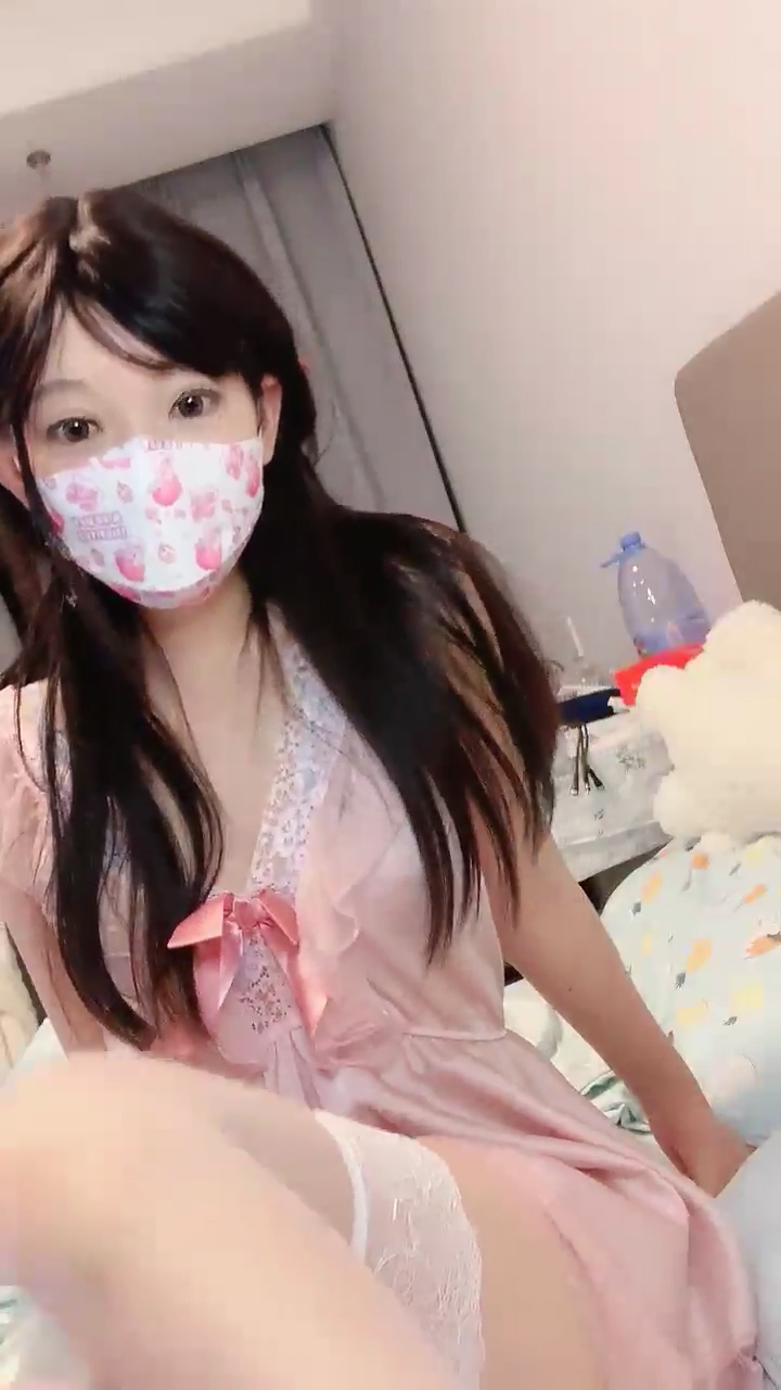 [直播] 纯欲少女 【闻闻酱】 校花级美女无套约啪 快看这粉嫩的小菊花 翘起白白的玉臀 真想插进去爽一下