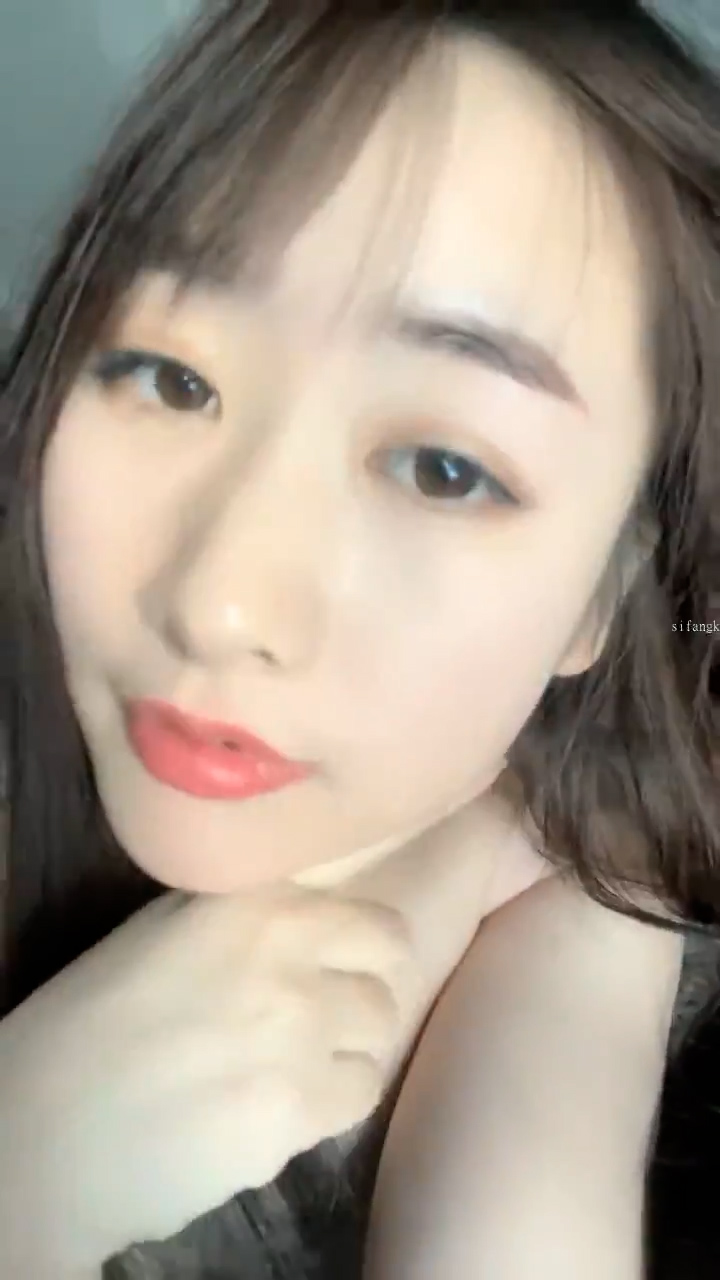 [直播] 颜值人气女神    【月亮是我撸弯的】 关注已久 终于被干了 透明蕾丝 肤白貌美 被纹身大汉爆操  5