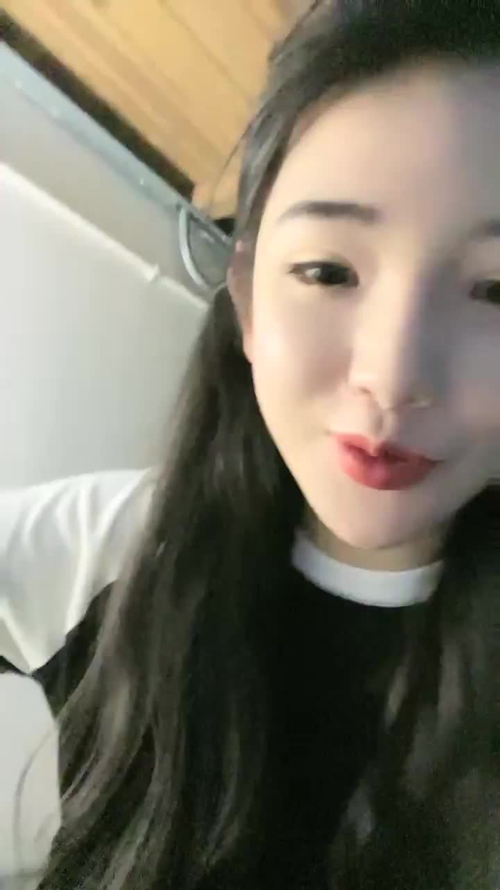 [直播] 重磅 G奶校花下海   纯到爆炸 【大二学妹】 宿舍脱光 天然白虎馒头穴 小穴超肥 奶子又大又软