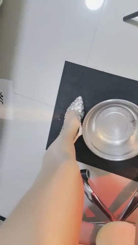 [直播] 推荐 玩得就是心跳 【了了】 美女戴着跳蛋 坐公交车 户外露出 大黑牛喷水 真实刺激紧张不已  2