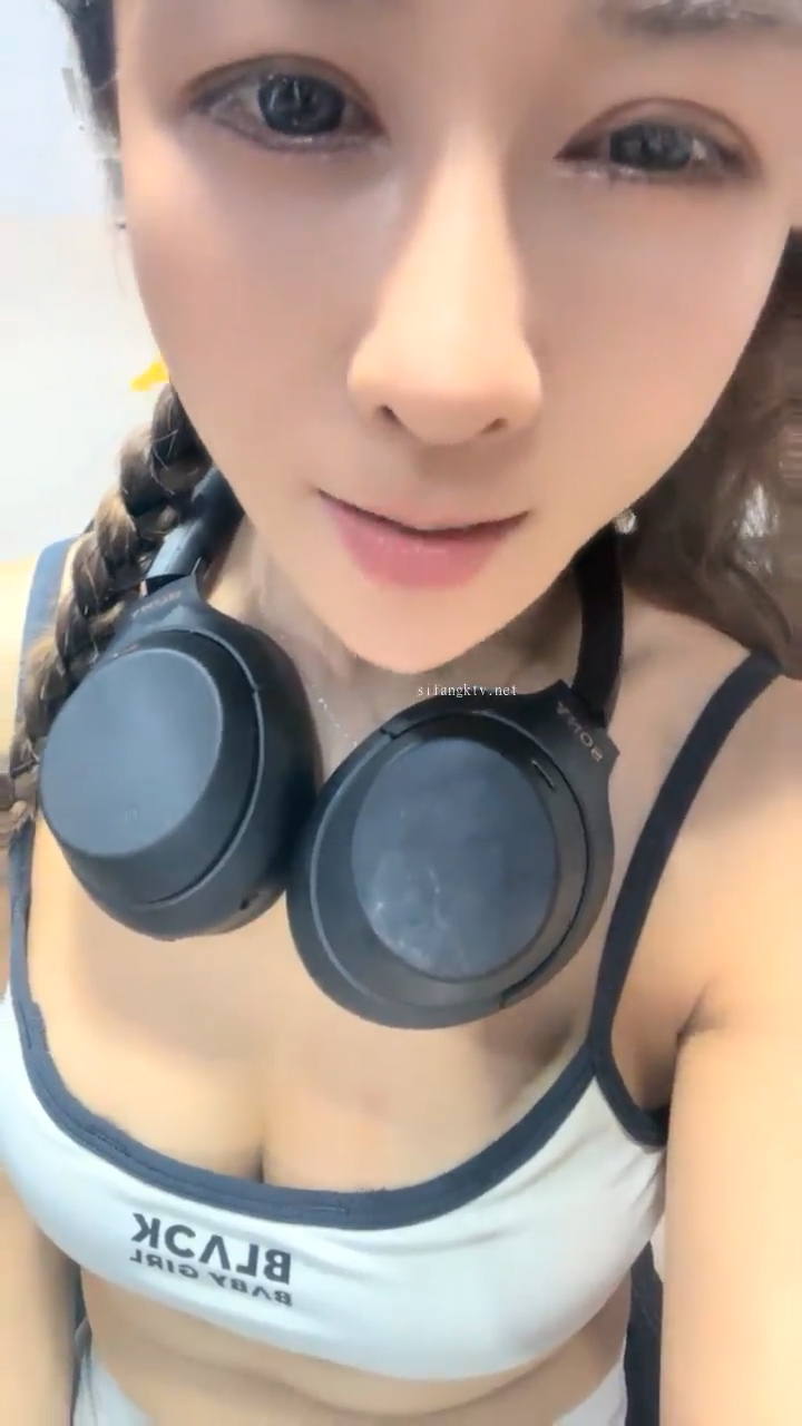 [直播] 夜店找牛郎 【翘臀桃桃】 吃春药被干喷水 意外约了个伪娘 长期锻炼的好身材 坚挺性欲旺盛  2