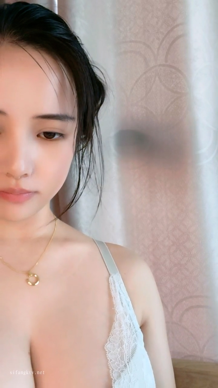 [直播] G奶护士 卧槽 奶子超级大   【温柔奶牛】 看了都流口水 阴毛都湿得一塌糊涂 镜头前多少人  2