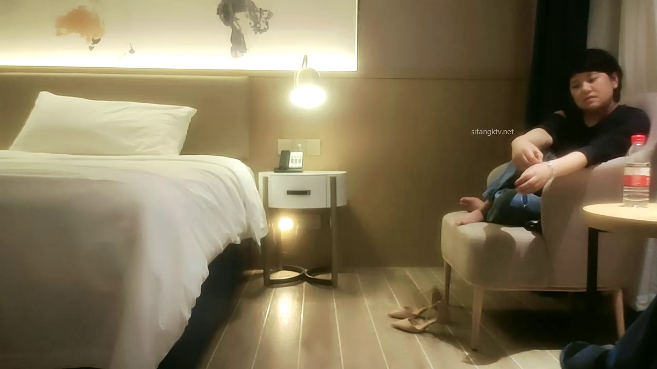 [直播] 推荐 【良家故事】23.05.25 偷拍 网恋 中年良家妇女收割机2天3女  随时都有新人 多线操作  14