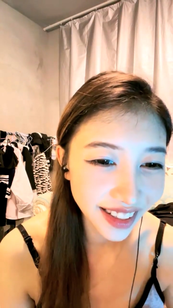 [直播] 野外直播   【小尾巴】 今年最棒的户外车震   女主很漂亮 更刺激的性爱 骚货很容易被满足  10