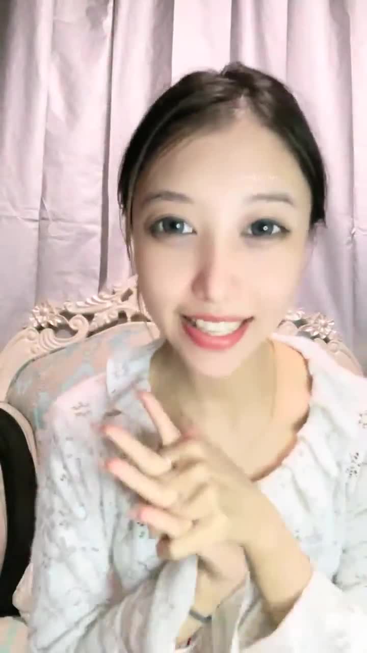 [直播] 野外直播   【小尾巴】 今年最棒的户外车震   女主很漂亮 更刺激的性爱 骚货很容易被满足(1)