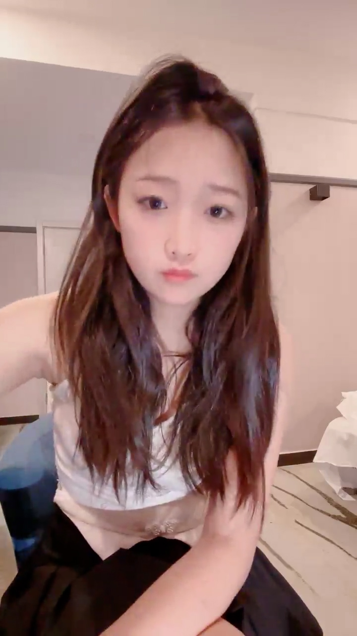 [直播] 绝美大屁股 极品长腿 【谷谷的养乐多】 粉嫩蝴蝶逼 男友抠的喷水 爽了再插入鸡巴 无套干翻内射  6