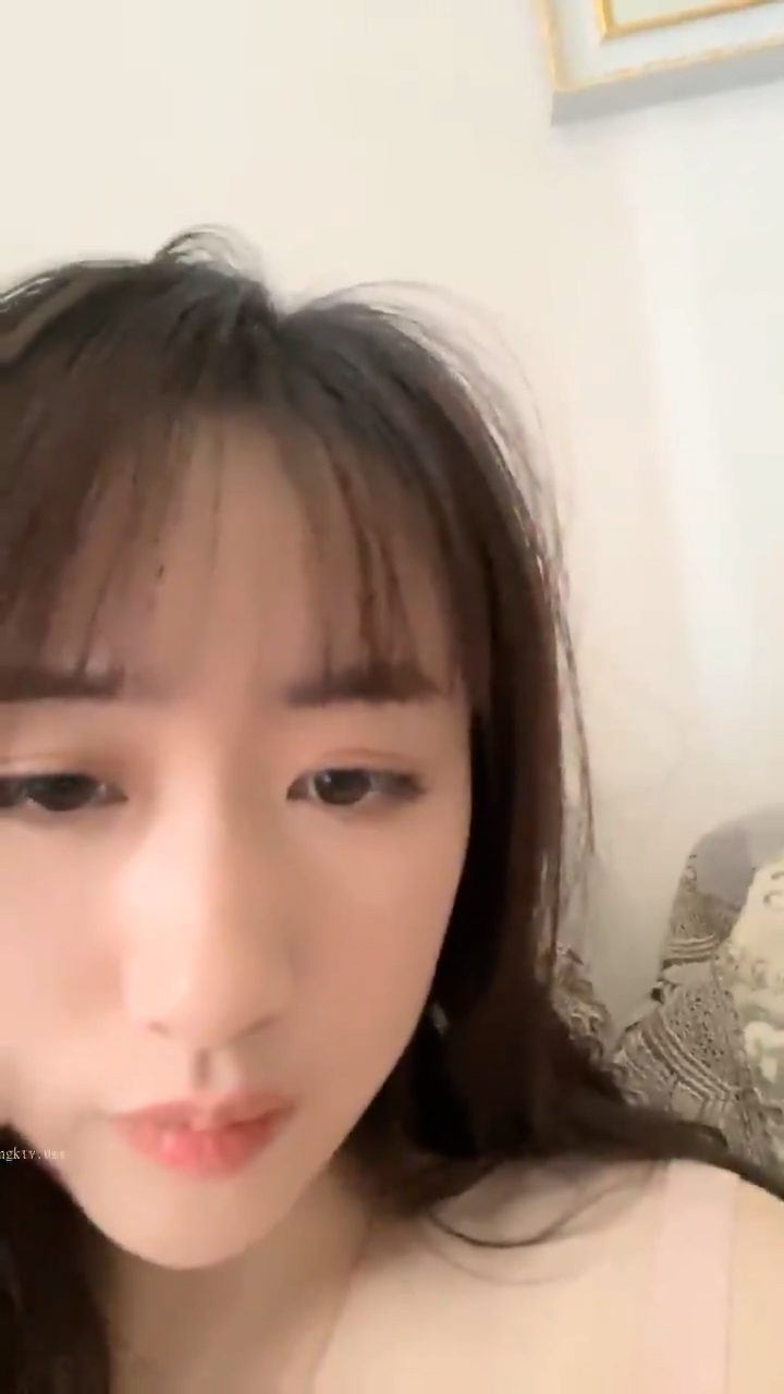 [直播] 颜值人气女神    【月亮是我撸弯的】 关注已久 终于被干了 透明蕾丝 肤白貌美 被纹身大汉爆操  8