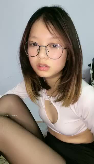 [直播] 新人 【泡泡鱼妹妹】两个00后可爱眼镜妹   舌吻互舔无套啪啪   稚嫩的少女胴体 看了流鼻血 推荐  4