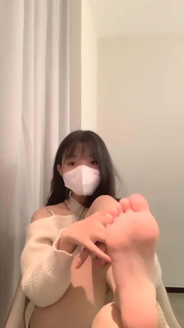 [直播] 兄弟们 这逼是真的嫩 【蜜桃】 新人大学妹下海   !极品白虎   粉嫩紧逼   无套内射 后入观感极佳 美翻了(1)