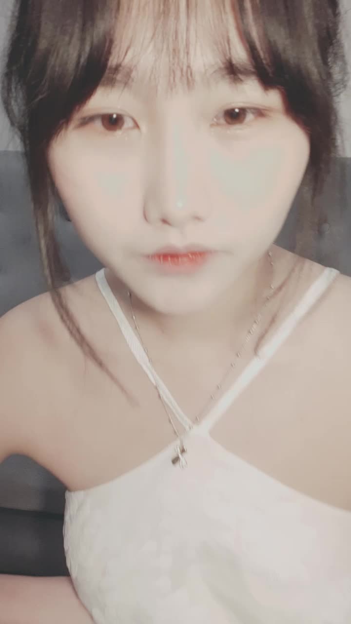 [直播] 新人 清纯校花 好像是学摄影的 【鸭鸭】 很少上线 还买了单反相机 100%恋爱感觉  9