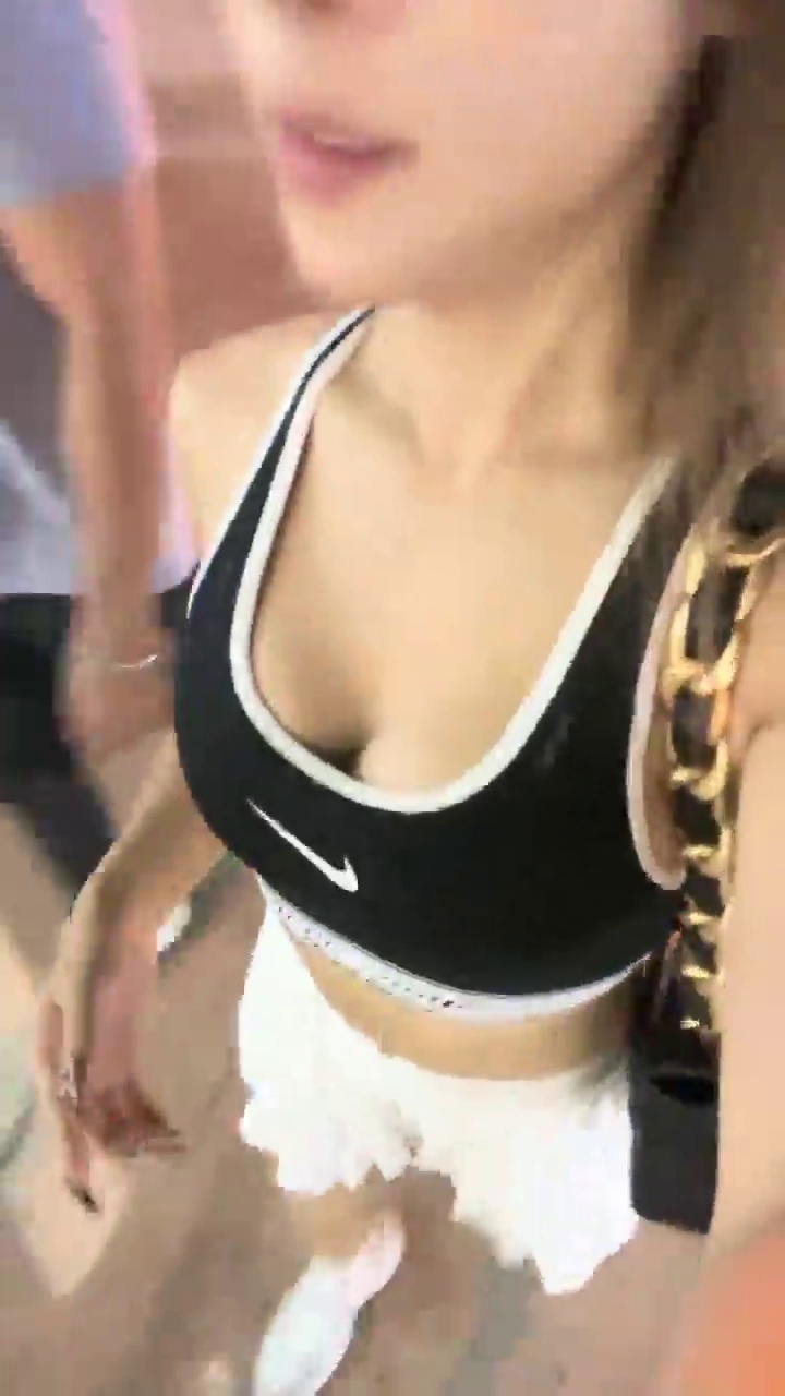 [直播] 网黄界的黑马 瀑布式喷水 【翘臂桃桃】泰国游 到健身房玩跳蛋 牛郎圈找牛郎 被操的大喷水  9