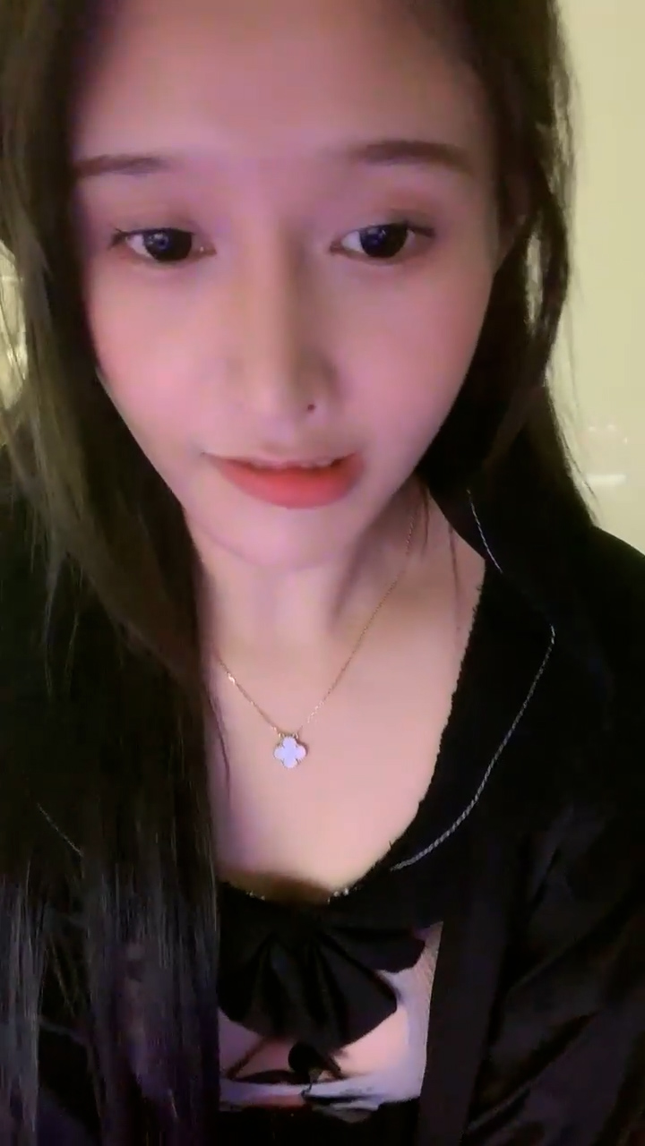 [直播] 近期最火的女神 【樱桃】 舞蹈专业出身 明星级别颜值 极品美乳 小逼逼真干净  6