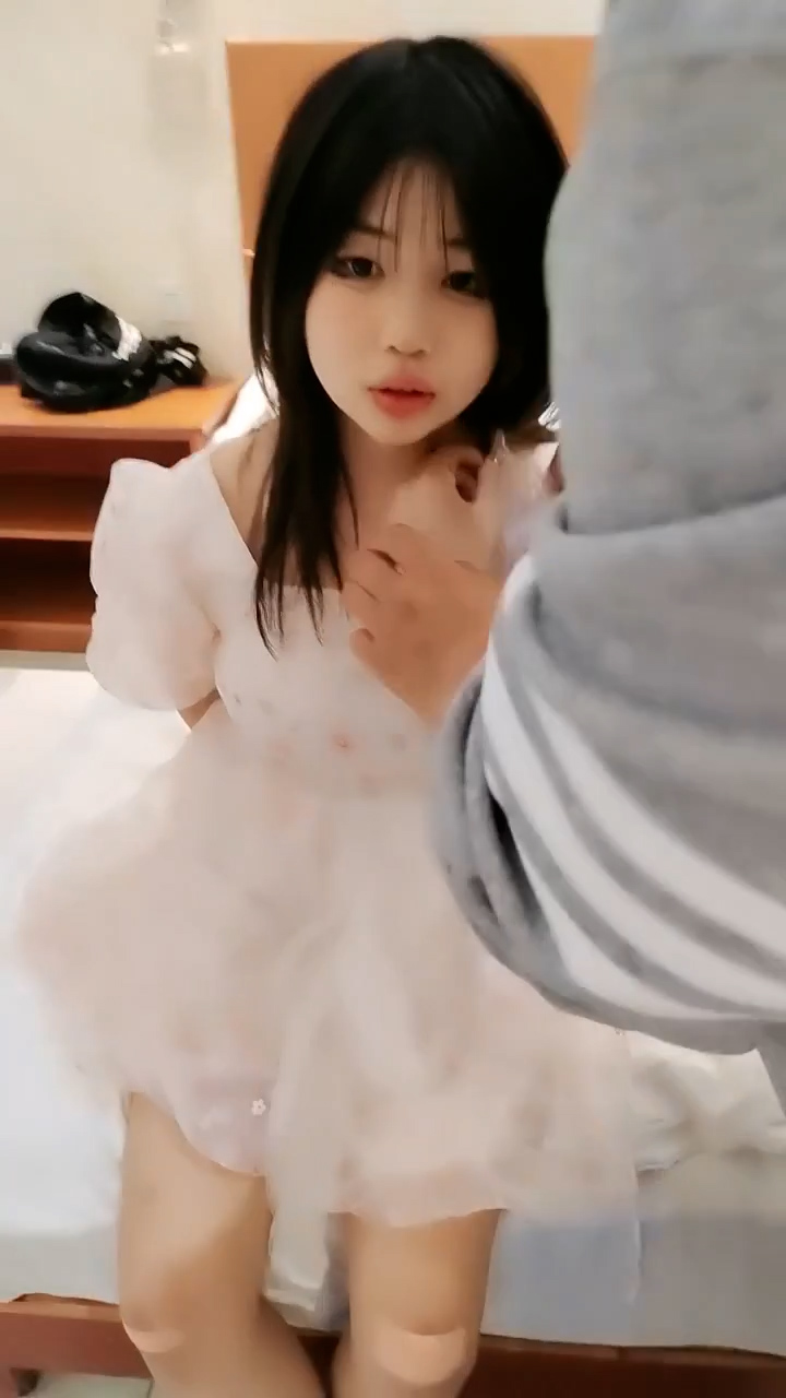 [直播] 2个刚成年的小美女 【哥哥的小嫩逼】 新人!两个超级小嫩妹   掰穴展示   被干了 逼逼干净又粉嫩 超赞