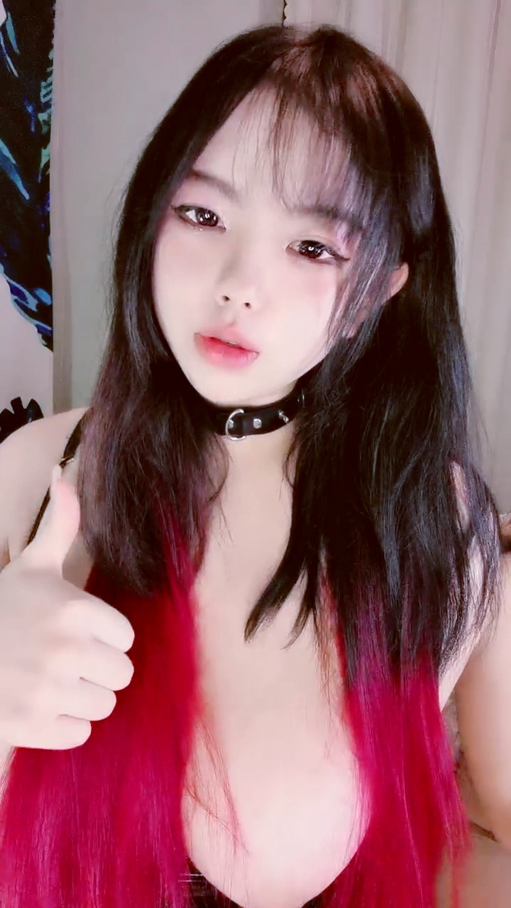 【禁漫直播】爆乳肥臀小嫩逼全程露脸姐妹花一起大秀诱惑,淫声荡语听指挥揉奶玩逼,掰开骚穴特写给狼友看,精彩刺激不断