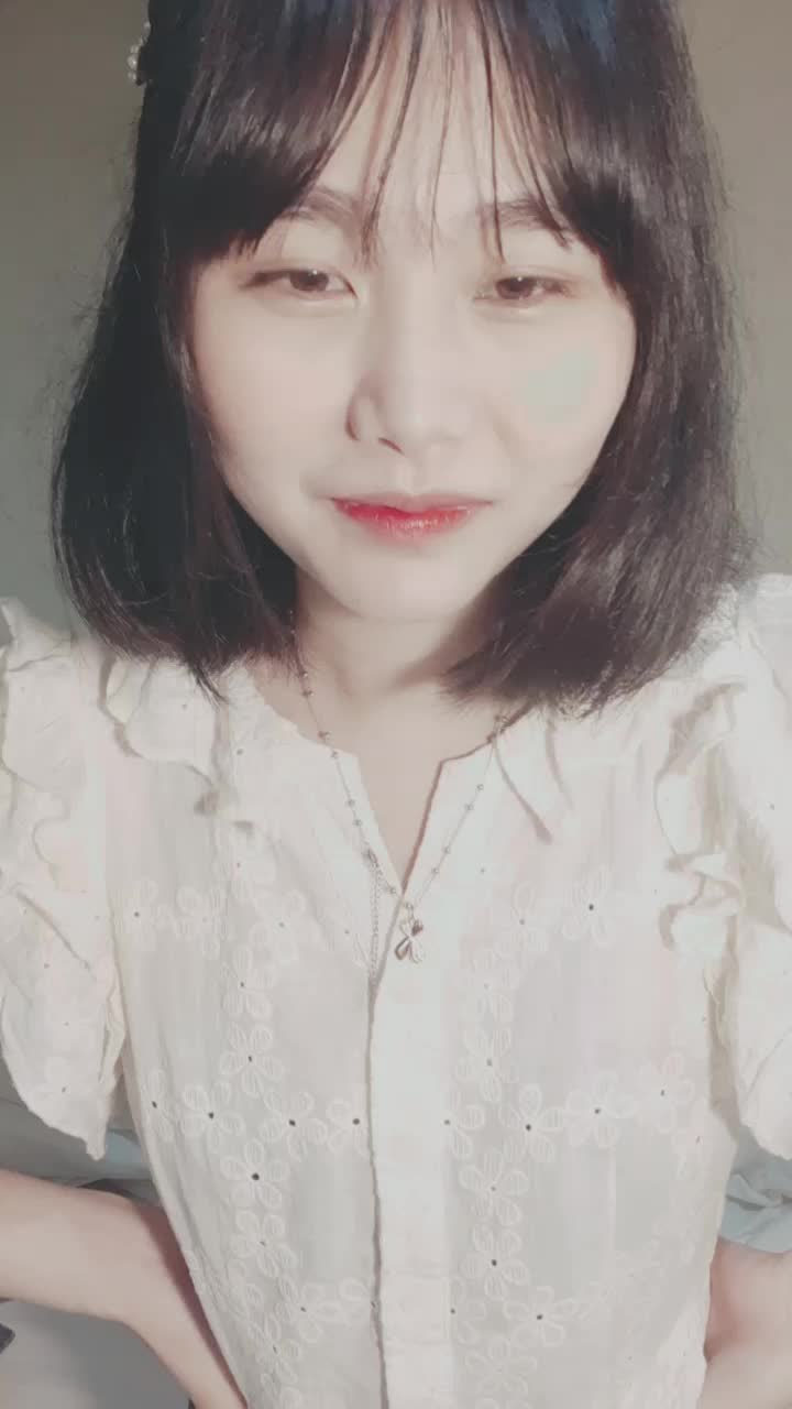 [直播] 新人 清纯校花 好像是学摄影的 【鸭鸭】 很少上线 还买了单反相机 100%恋爱感觉  3