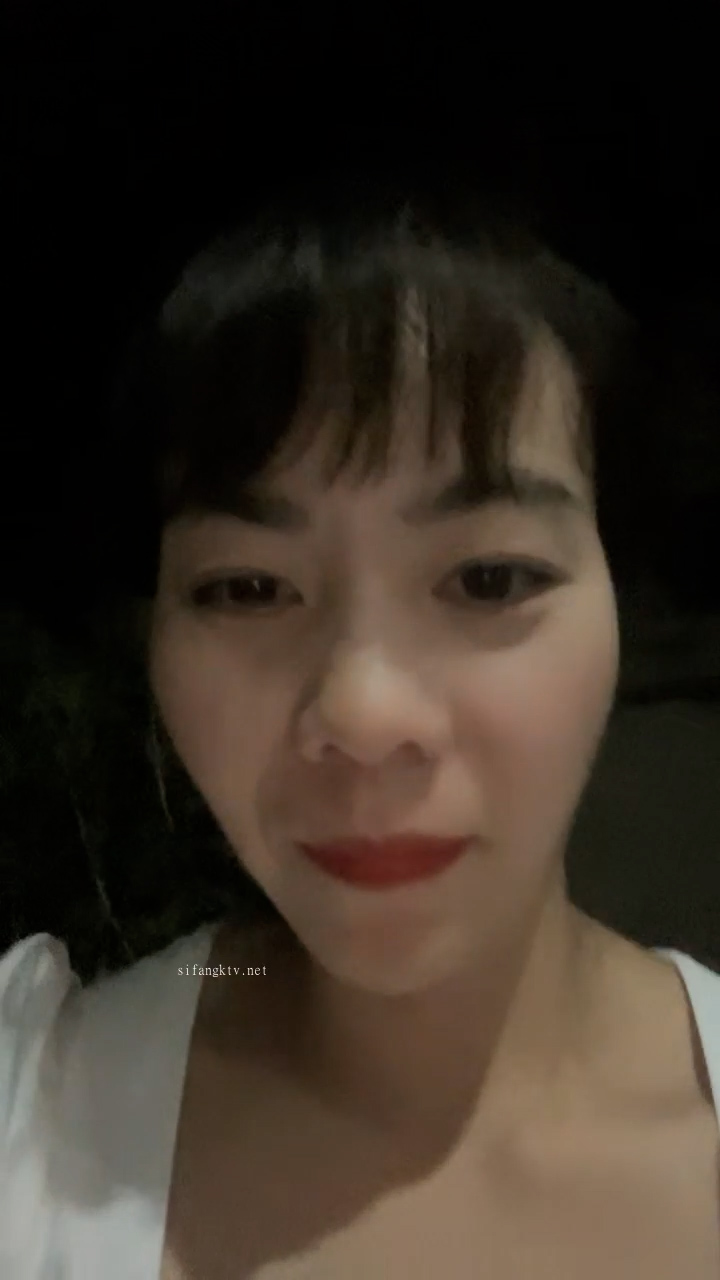 [直播] 离异少妇 【单亲少妇】 炎热的夏天 到野外小溪游泳 到处撒尿 村里人都没发现 玩得真是刺激  6