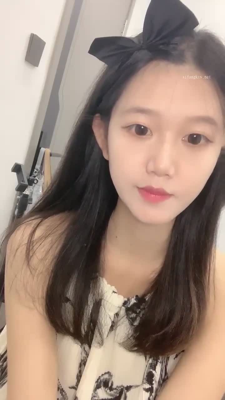 [直播] 新人绿播下海 【达咩小瑜】 逆天颜值 关注了好久 终于在金钱面前败下阵来 不负所望  2