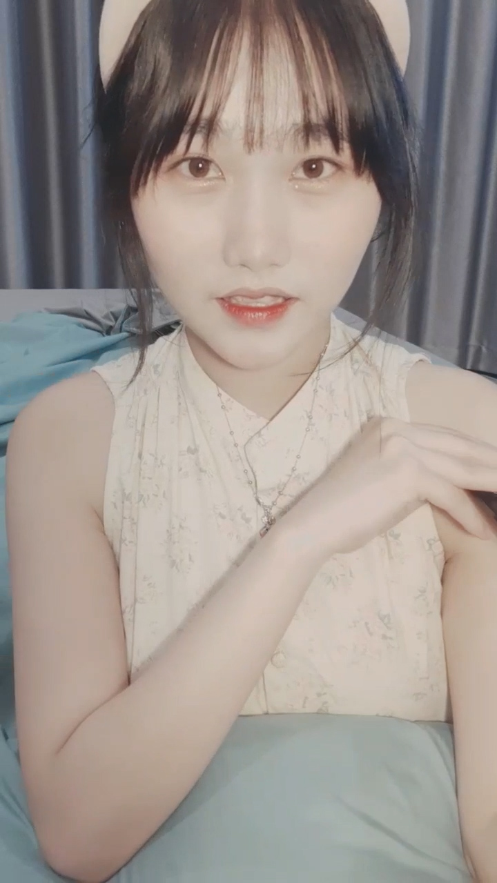 [直播] 新人 清纯校花 好像是学摄影的 【鸭鸭】 很少上线 还买了单反相机 100%恋爱感觉