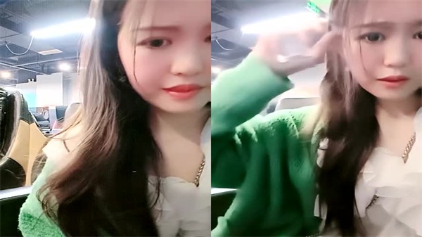 高跟苗窕贫乳马尾骚女淫声荡语撩骚互动,卖场公测近拍扣逼自慰…