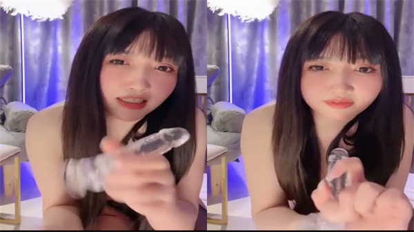 丝袜肥臀大奶御姐淫声荡语撩骚互动,假屌玩弄无毛骚逼…