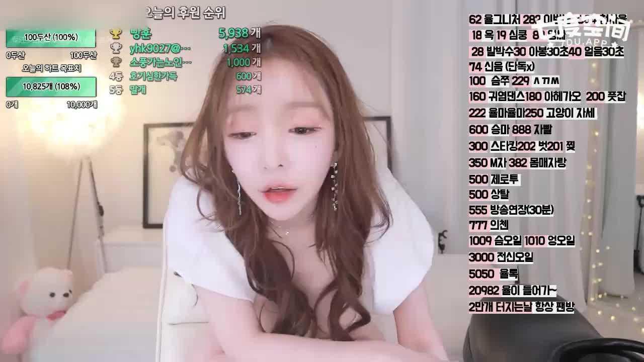 韩国主播崔黛恩跟粉丝聊了40分钟才跳起越南歌