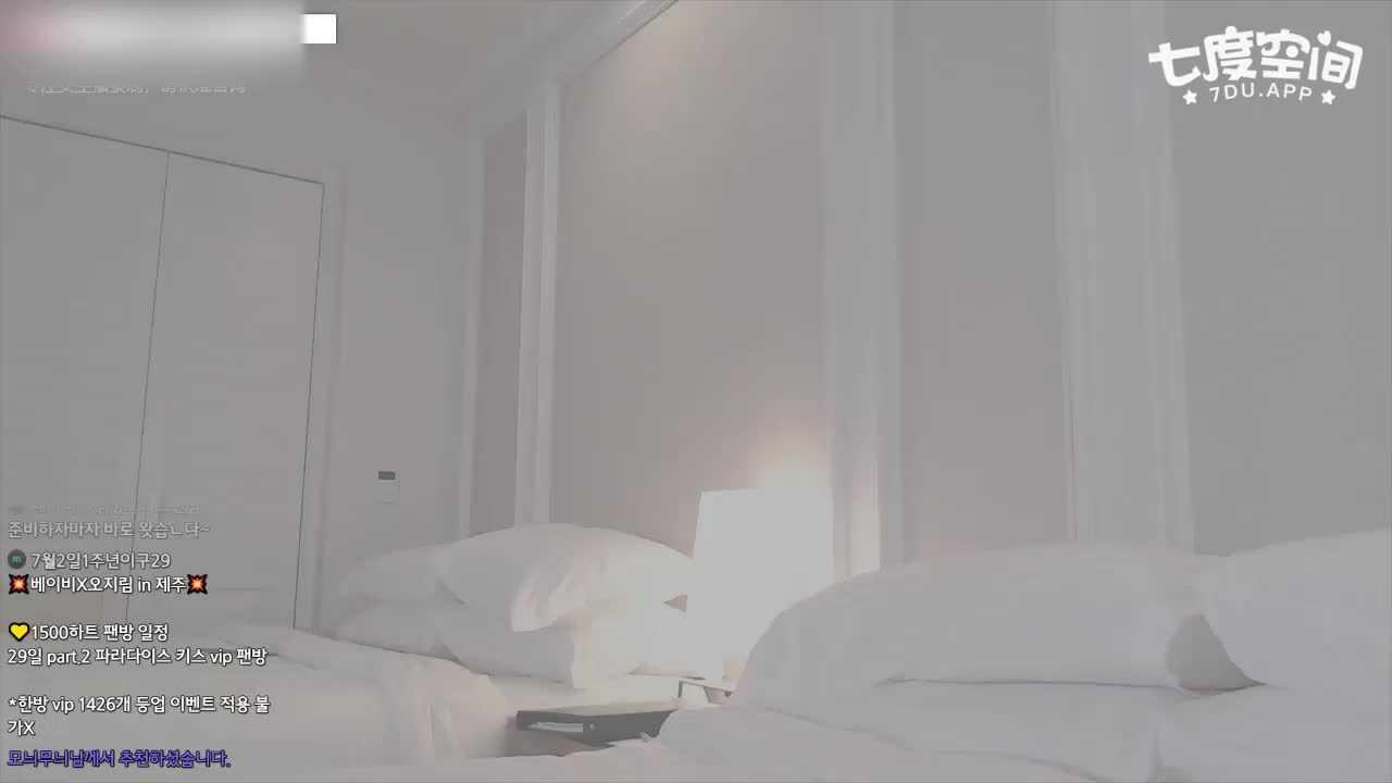 韩国主播韩宝贝(韩小薇)两人穿白色情趣（1）