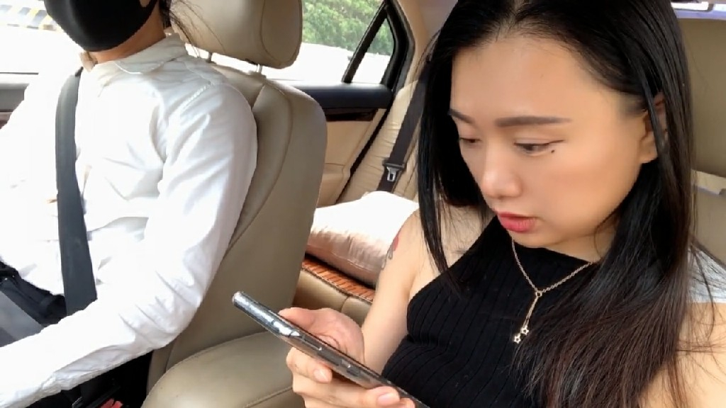 推荐超飢渴搭uber跟司機車震口爆 Daisybaby