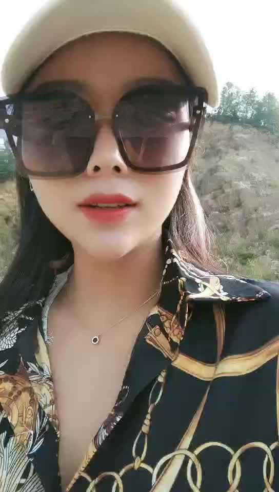 都市女郎与农村大爷的跨界交合，大胸美腿超刺激