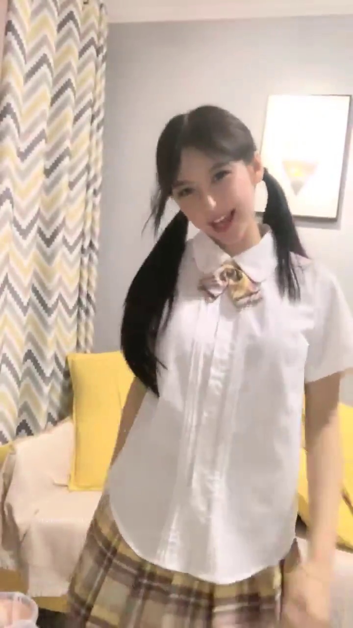 [直播] 推荐 超美女神   【偷走一头猪】调皮可爱   酒瓶子插逼震出尿 漂亮学生妹 清纯外表下这么淫骚