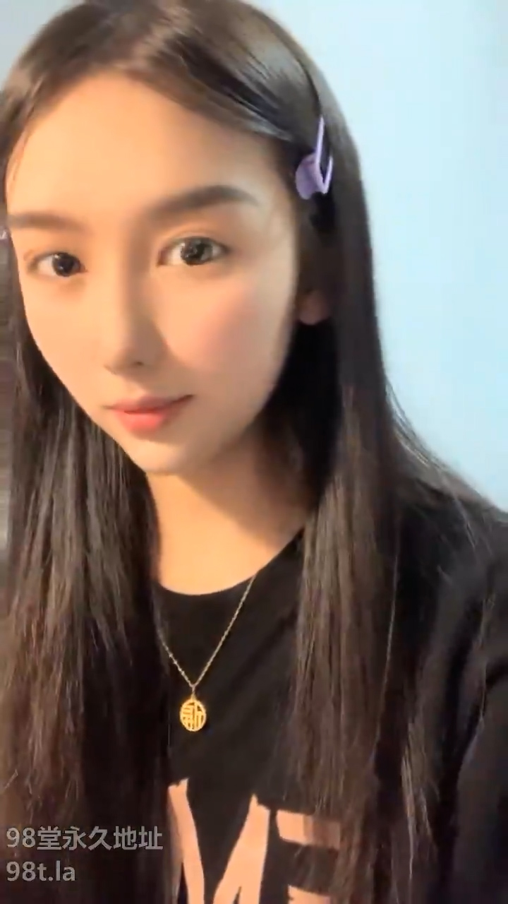 [直播] 近期最闪亮的新星 【偷走一头猪】 清秀女神 长腿 貌美如花 把胡萝卜塞逼逼 玩得超刺激